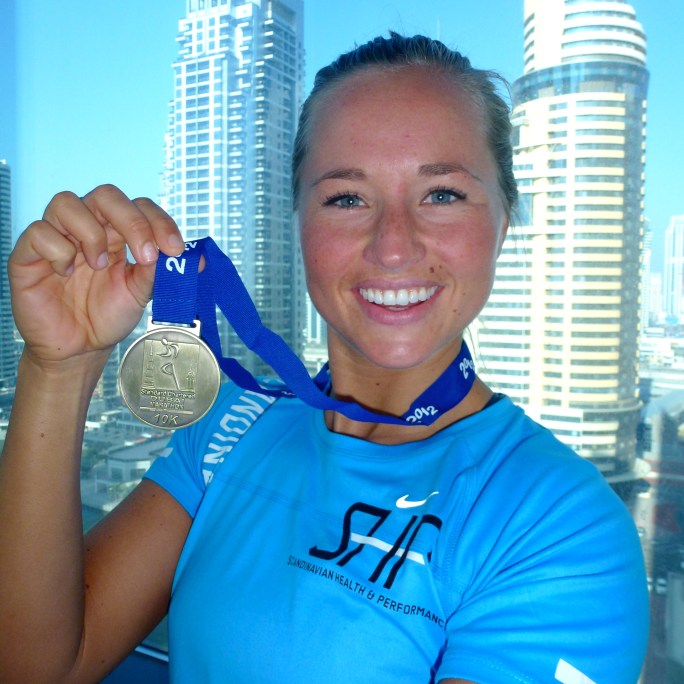 fornøyd Inger fra Dubai Marathon 10K run i 2012