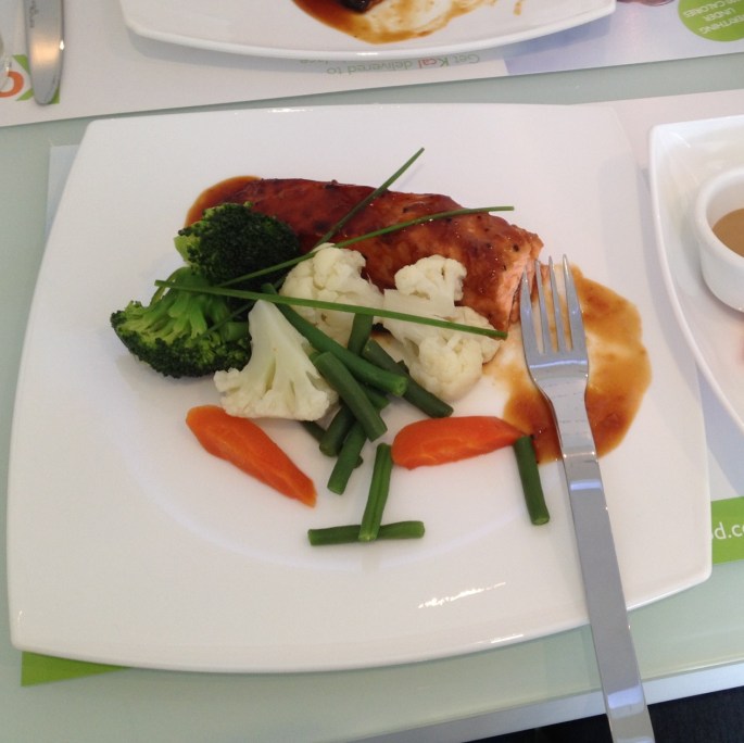 hovedrett- teryaki laks med dampede grønnsaker